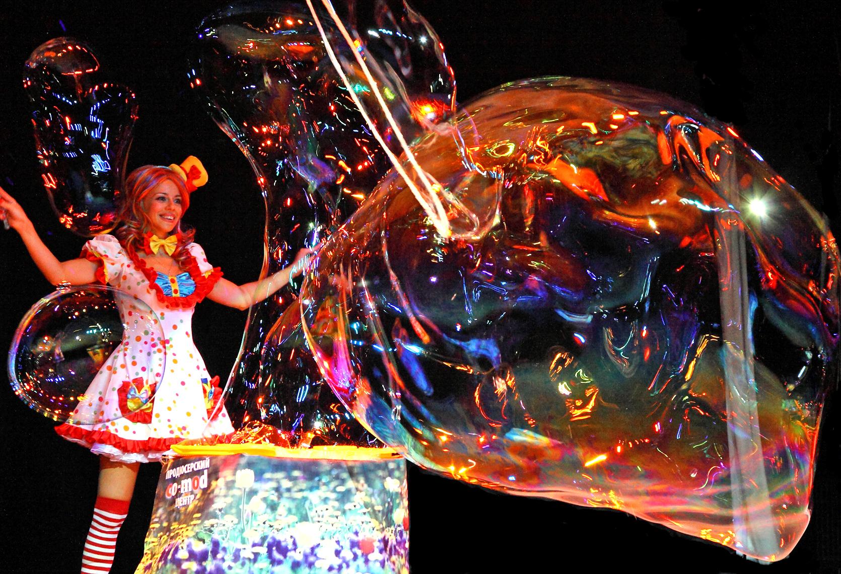 Spectacular Shows: Bubbles, Magic & More